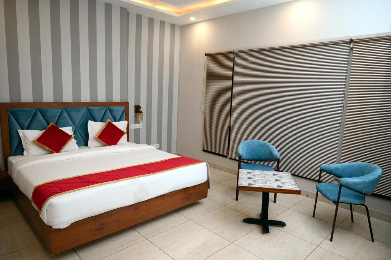 Hotel Singla Residency Кангра Экстерьер фото